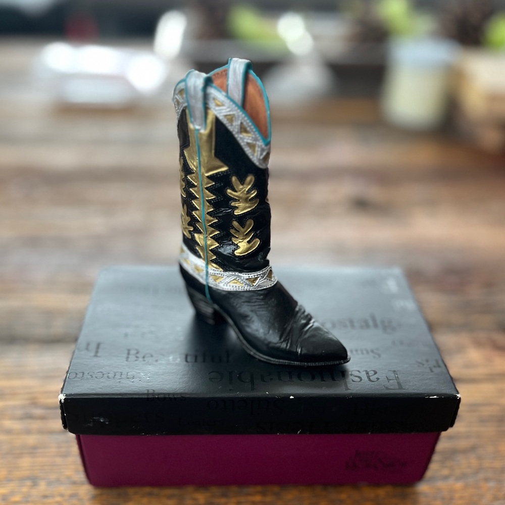Just the Right Shoe Mostly Matisse Collectible